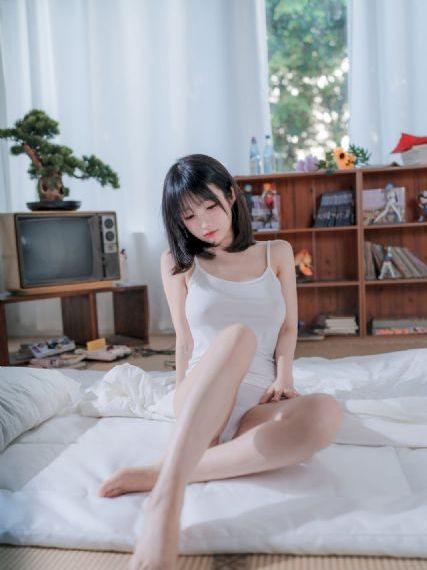 清冷美人被多人玩弄H_大片在线观看