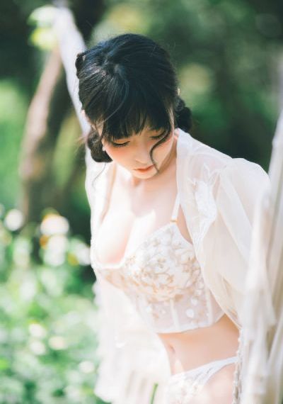 蜜桃臀在线_超清免费高清观看